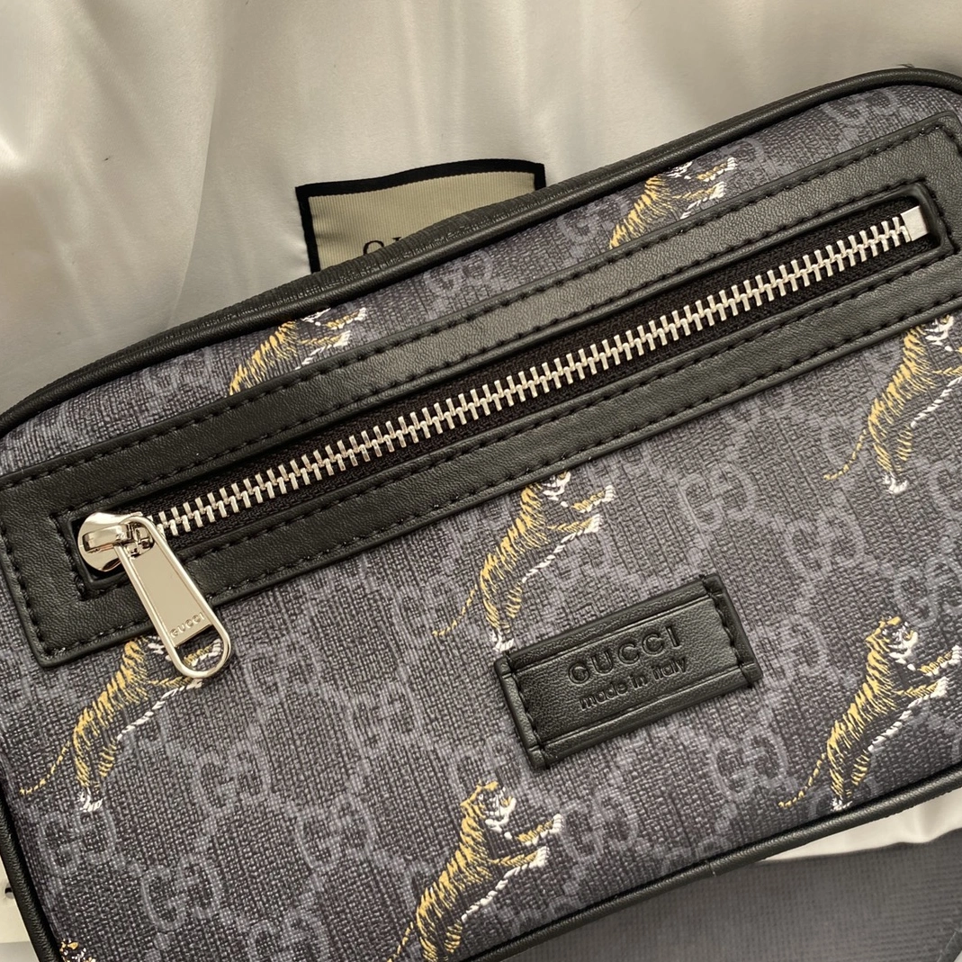 Gucci AAA Quality Belt Bags For Men Vibrant 9690