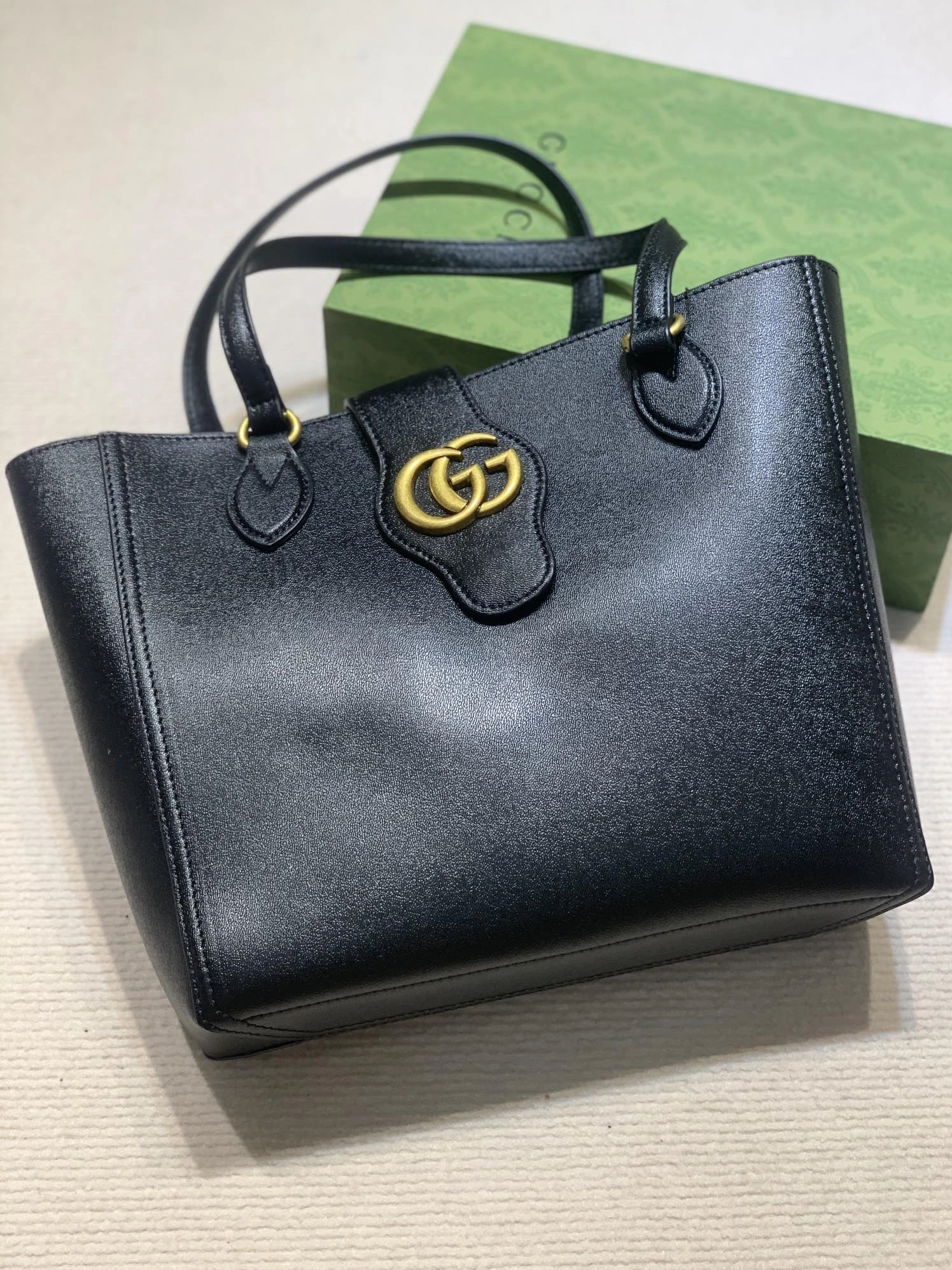 Gucci AAA Quality Handbags For Women Bold 9977