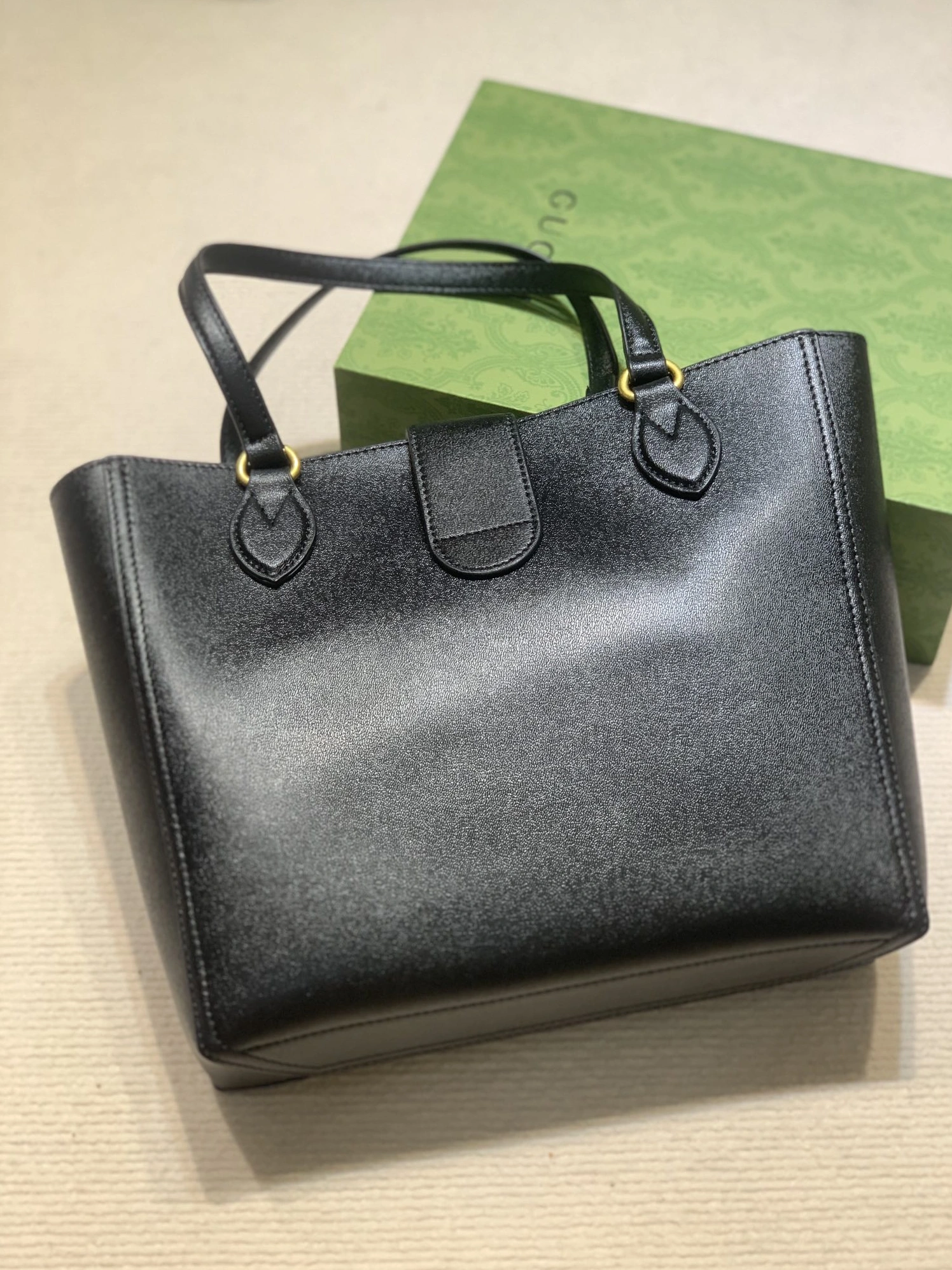 Gucci AAA Quality Handbags For Women Bold 9977