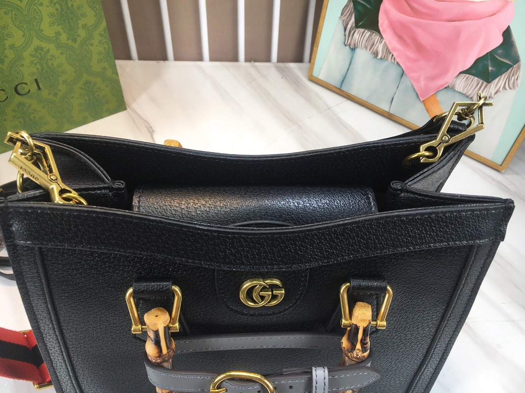 Gucci AAA Quality Handbags For Women Comfortable 6384