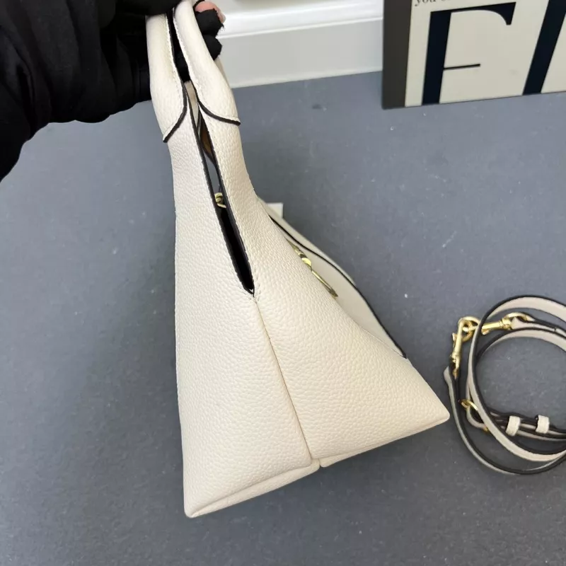 Gucci AAA Quality Handbags For Women DailyWear 442