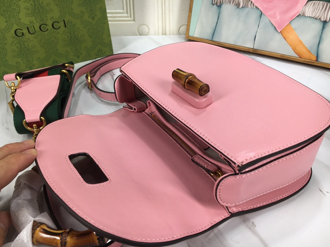 Gucci AAA Quality Handbags For Women Durable 8519