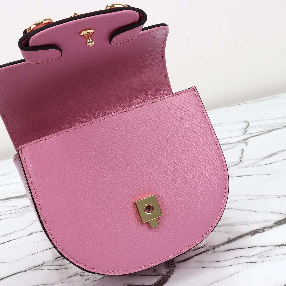 Gucci AAA Quality Handbags For Women Durable 8935