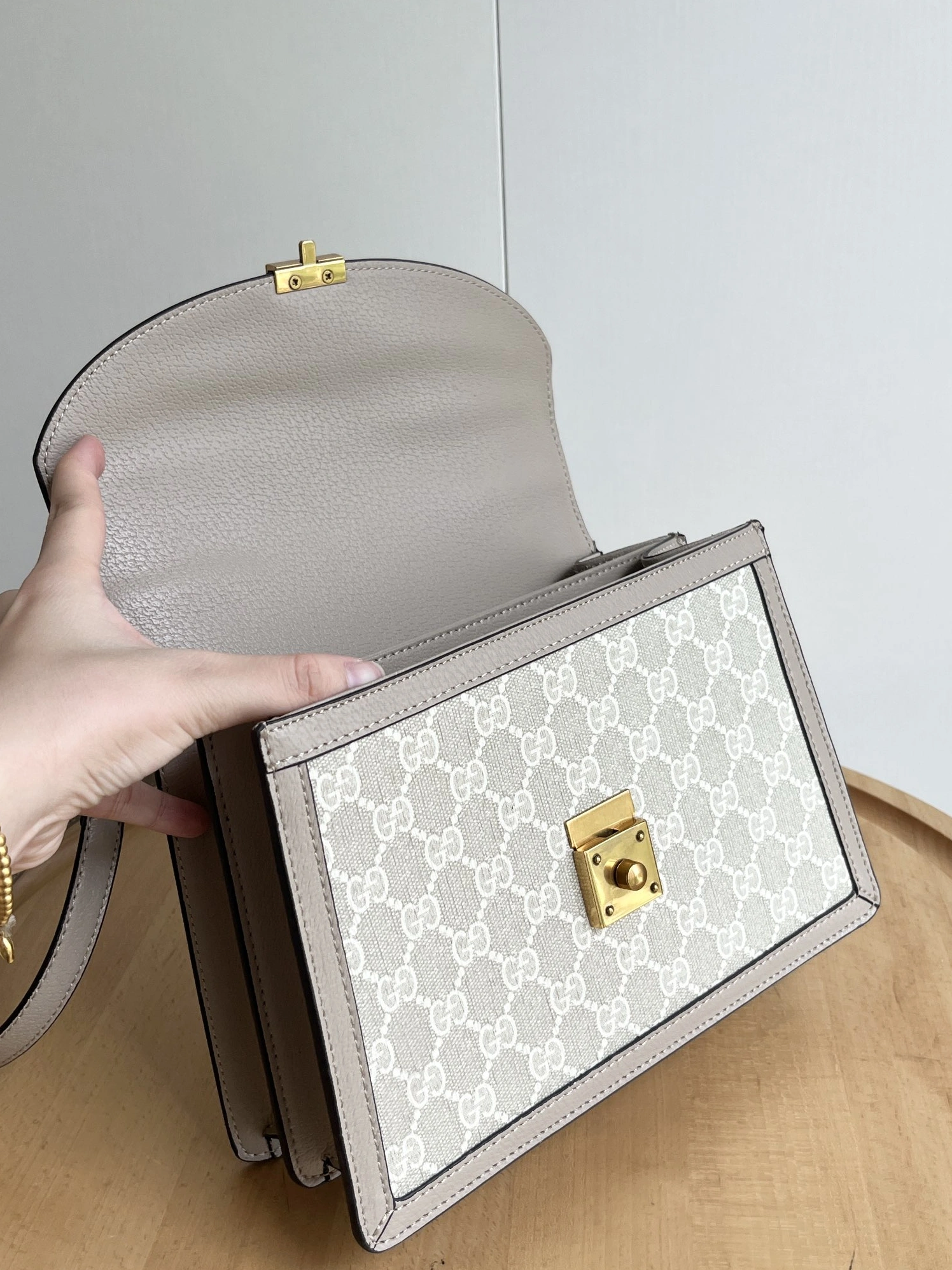 Gucci AAA Quality Handbags For Women Efficient 9011