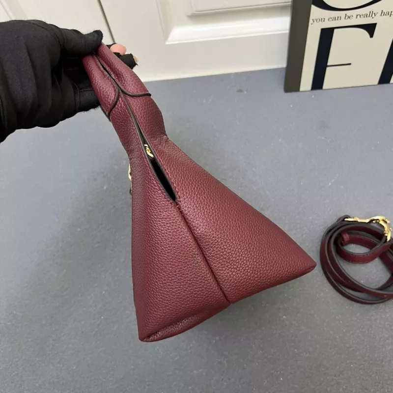 Gucci AAA Quality Handbags For Women Efficient 9024