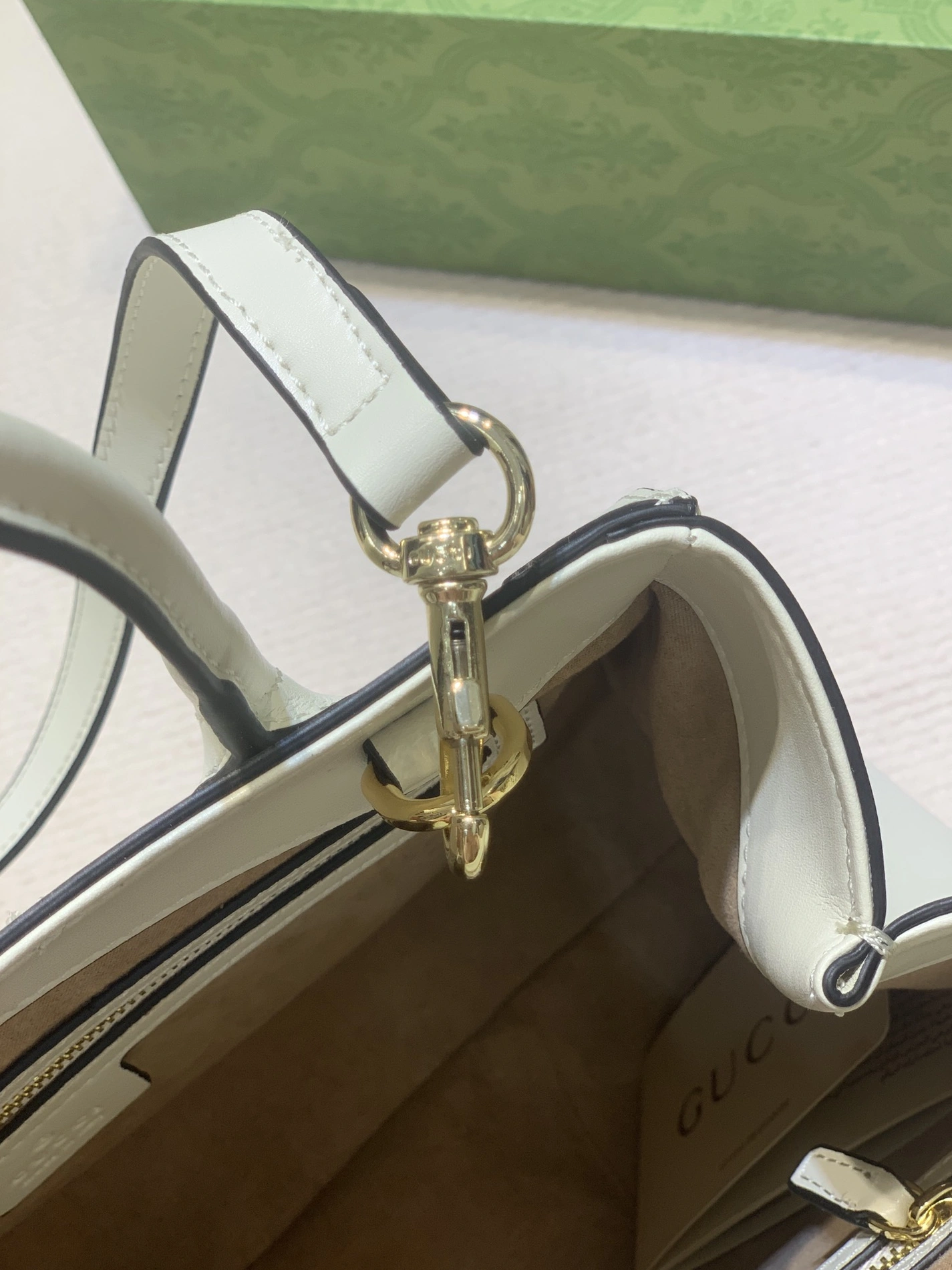 Gucci AAA Quality Handbags For Women GoAnywhere 8013