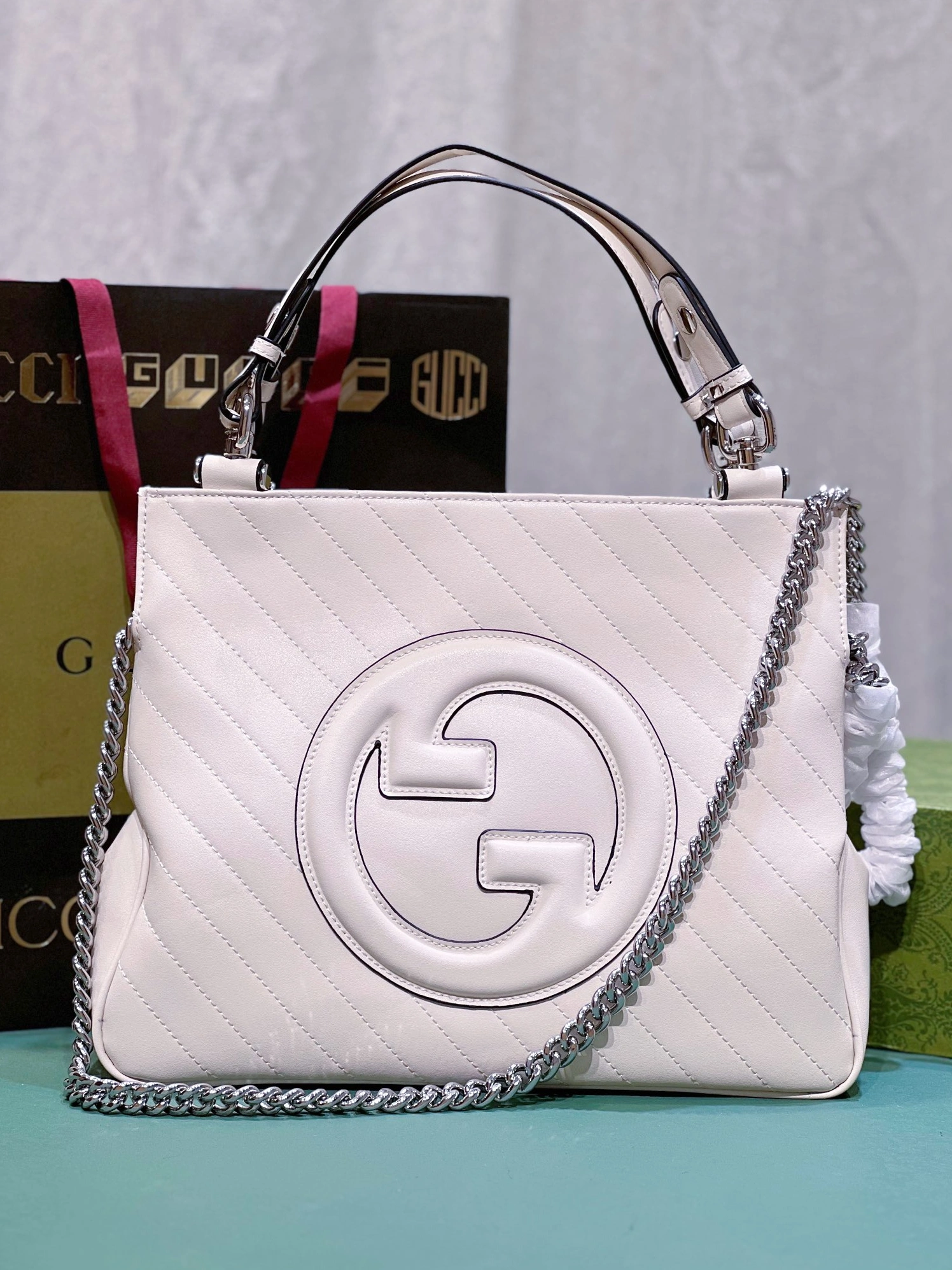 Gucci AAA Quality Handbags For Women Lightweight 9476