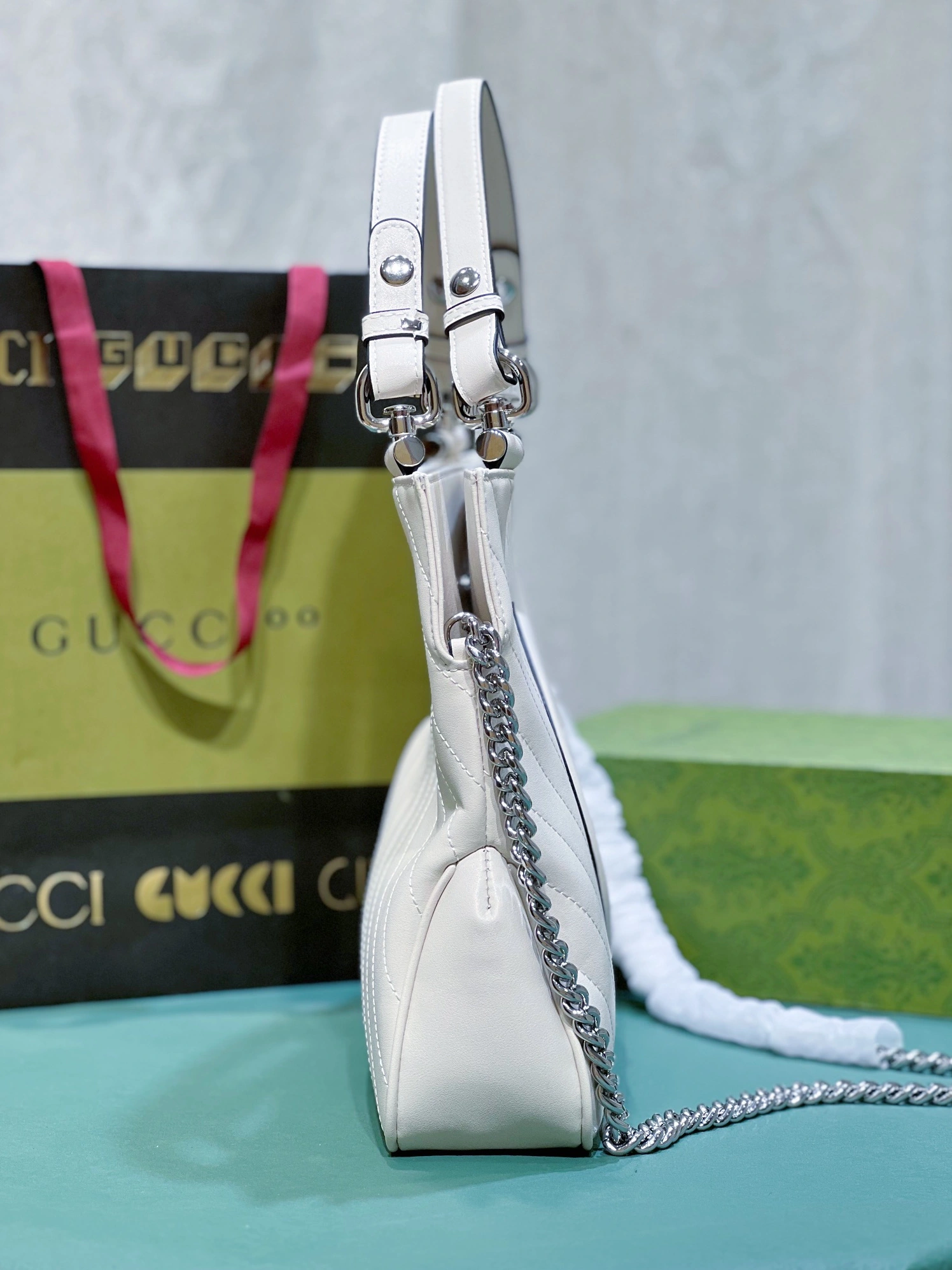 Gucci AAA Quality Handbags For Women Lightweight 9476