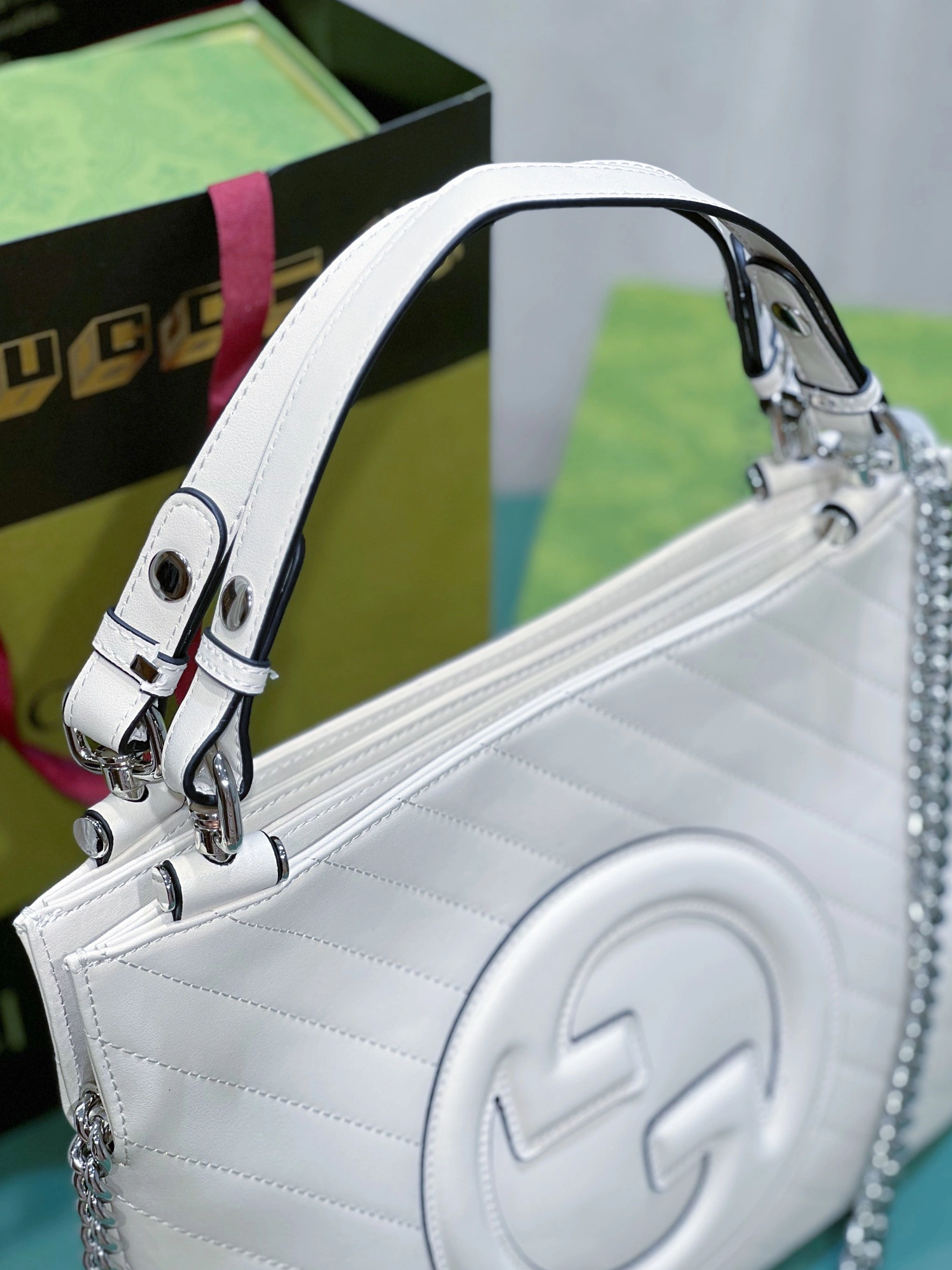 Gucci AAA Quality Handbags For Women Lightweight 9476