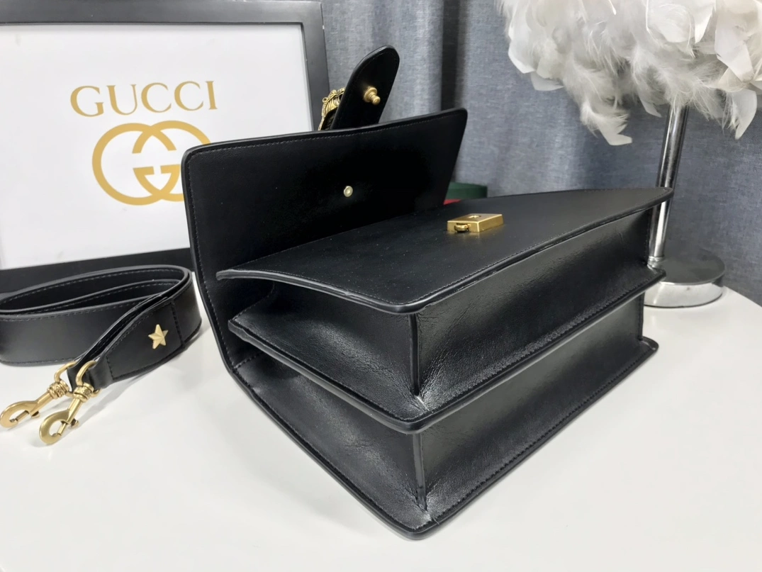Gucci AAA Quality Handbags For Women Lightweight 9832