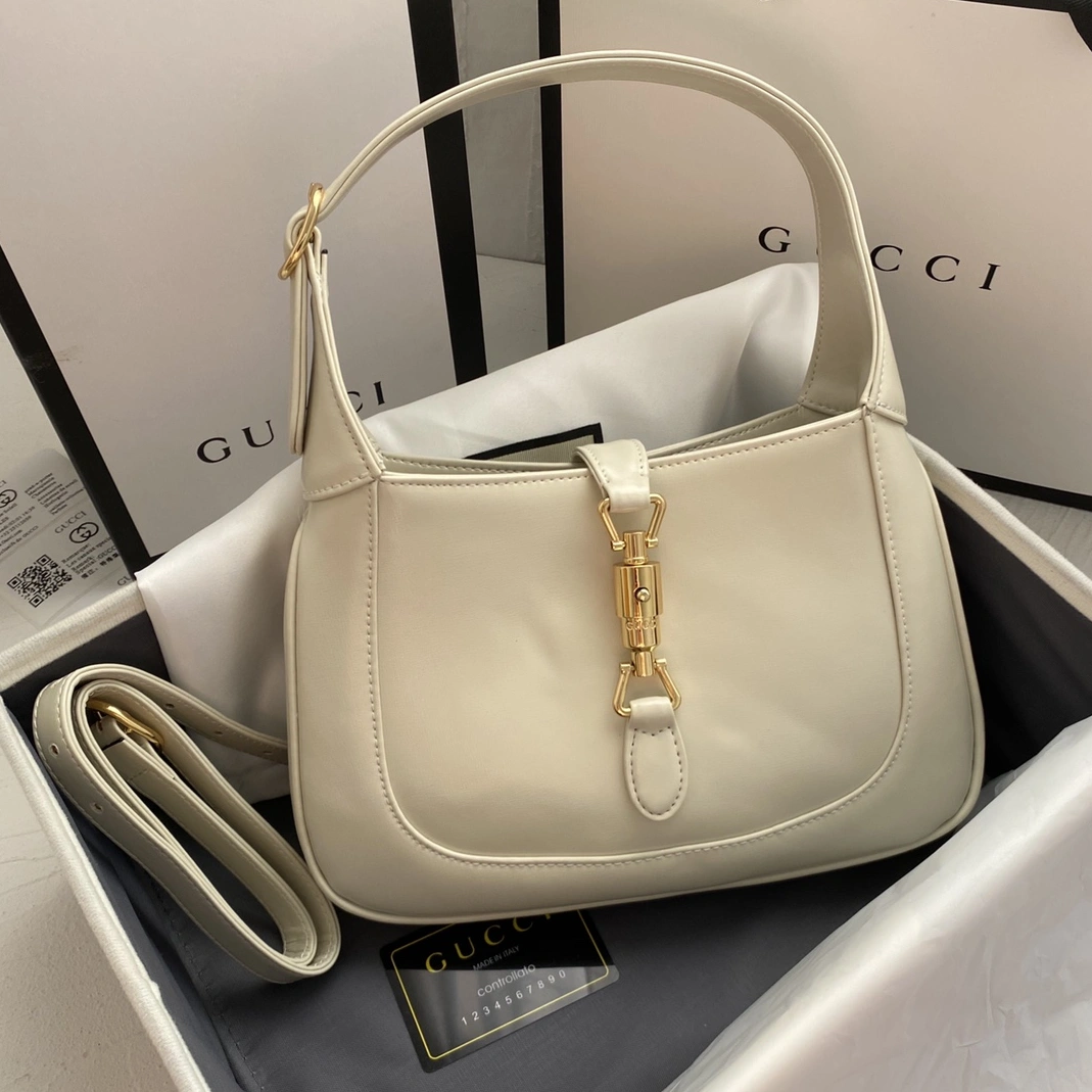 Gucci AAA Quality Handbags For Women Modern 3951