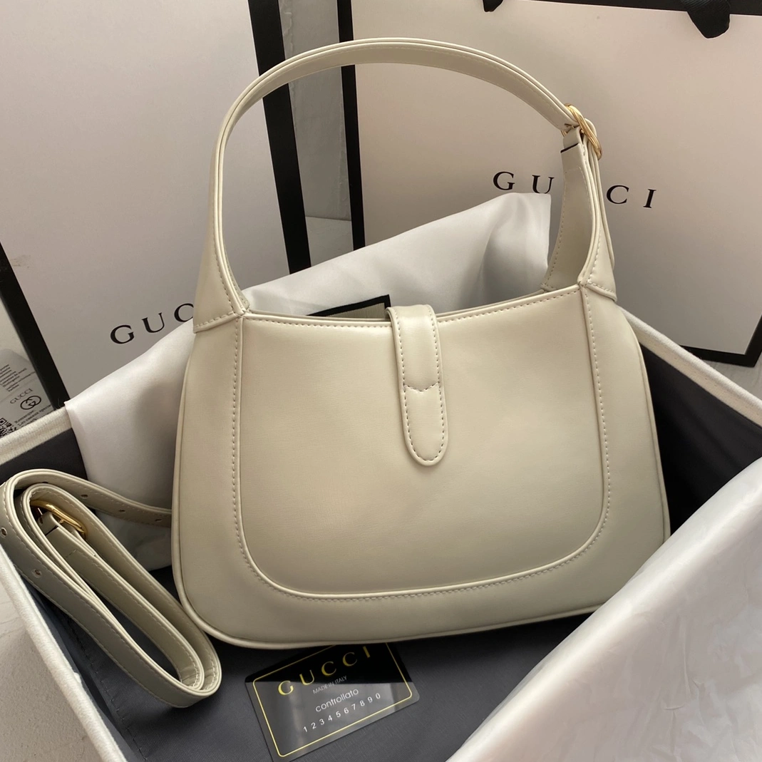 Gucci AAA Quality Handbags For Women Modern 3951