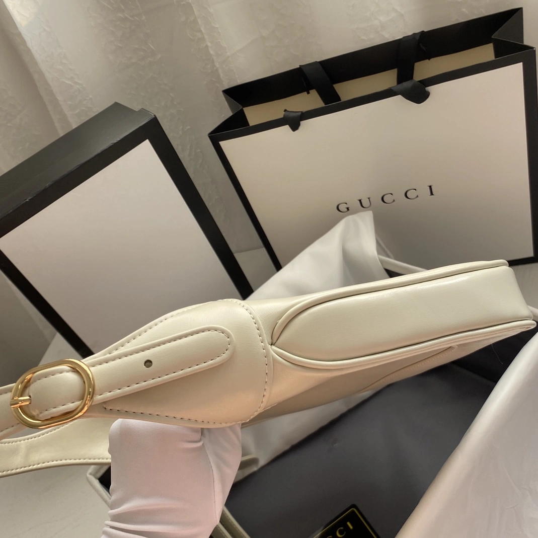 Gucci AAA Quality Handbags For Women Modern 3951