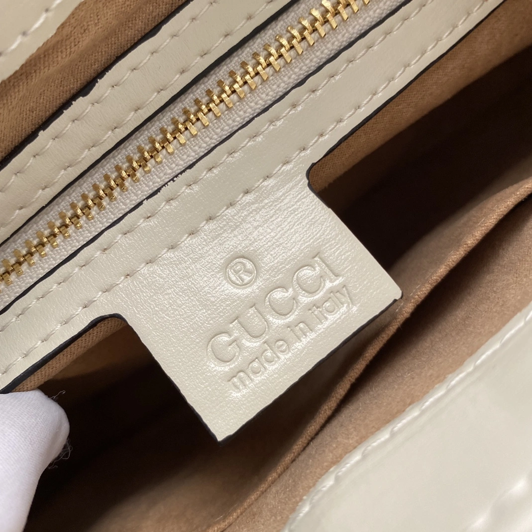 Gucci AAA Quality Handbags For Women Modern 3951