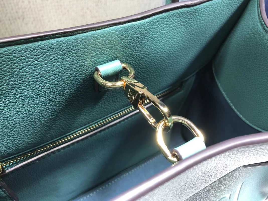 Gucci AAA Quality Handbags For Women Practical 6197