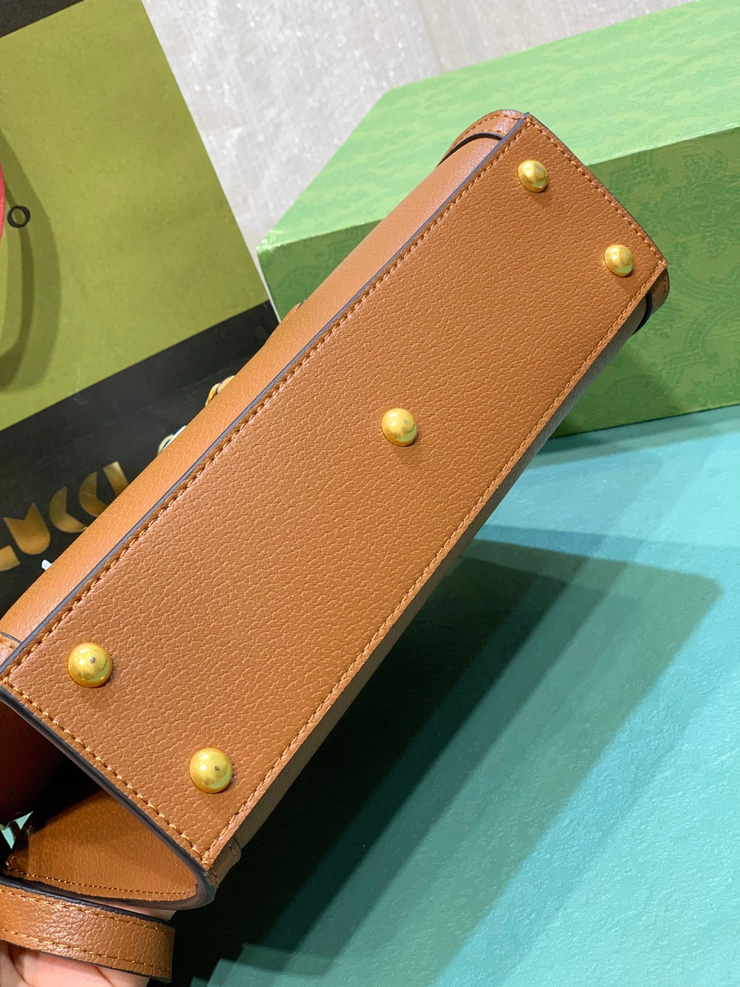 Gucci AAA Quality Handbags For Women Sleek 3955