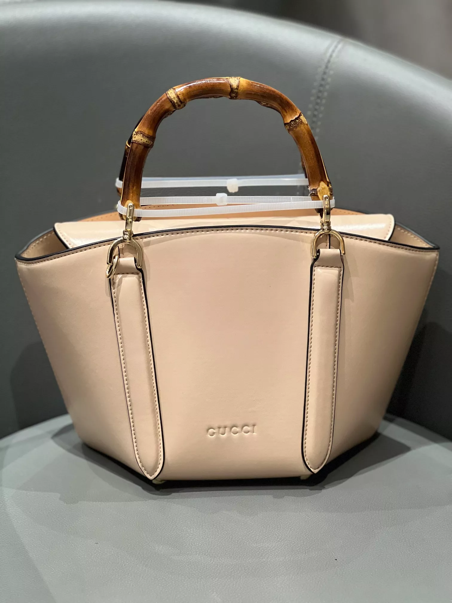Gucci AAA Quality Handbags For Women Sophisticated 254