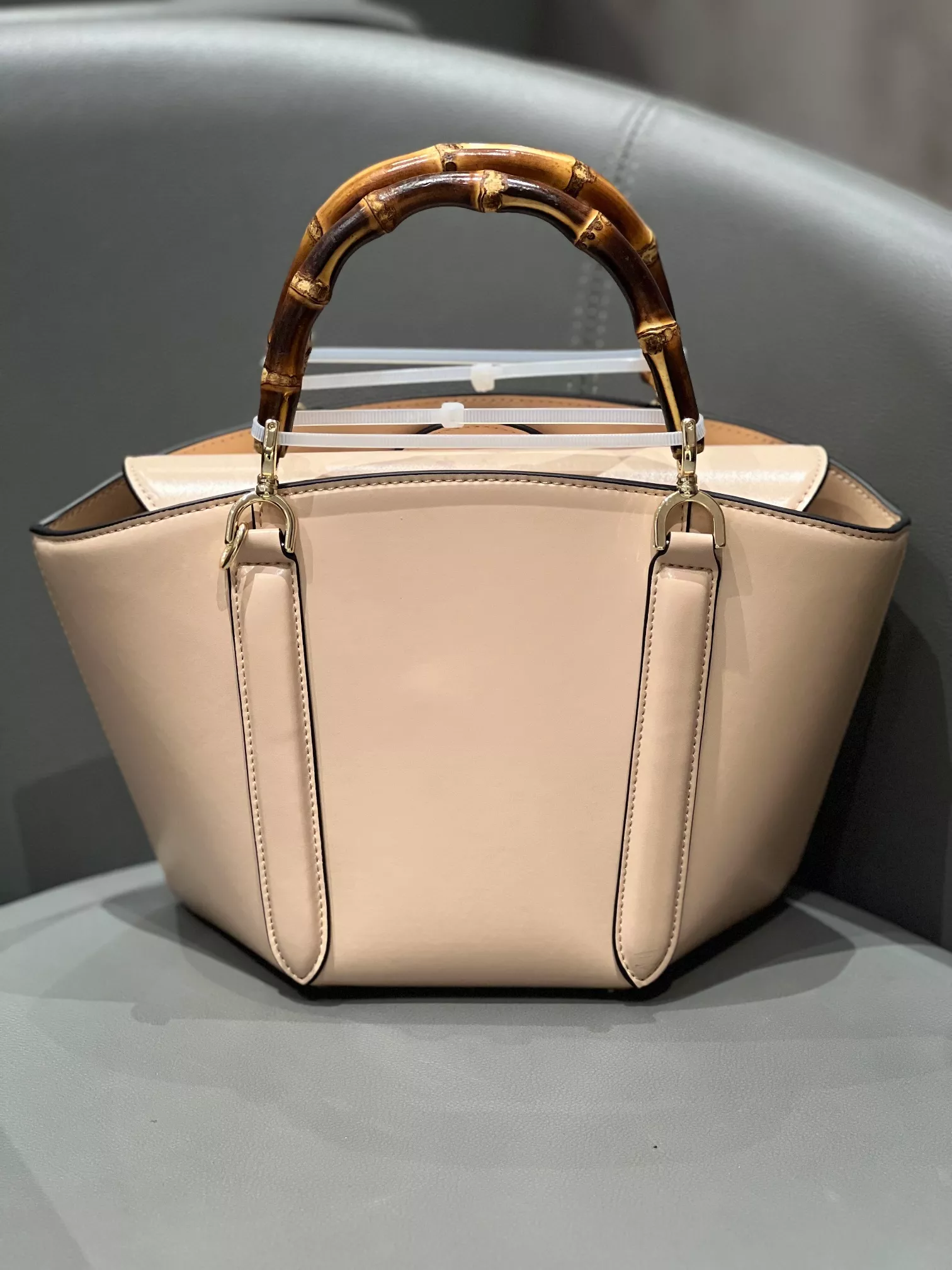 Gucci AAA Quality Handbags For Women Sophisticated 254