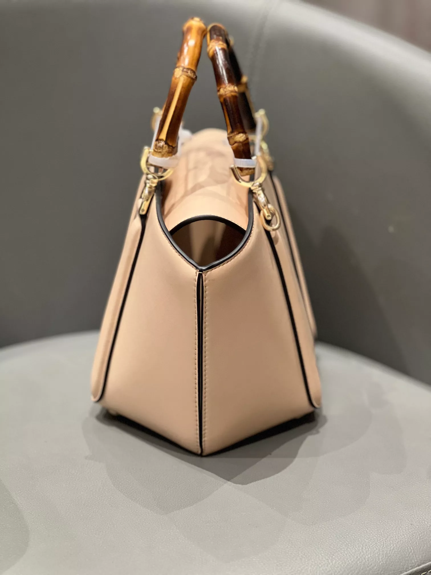 Gucci AAA Quality Handbags For Women Sophisticated 254