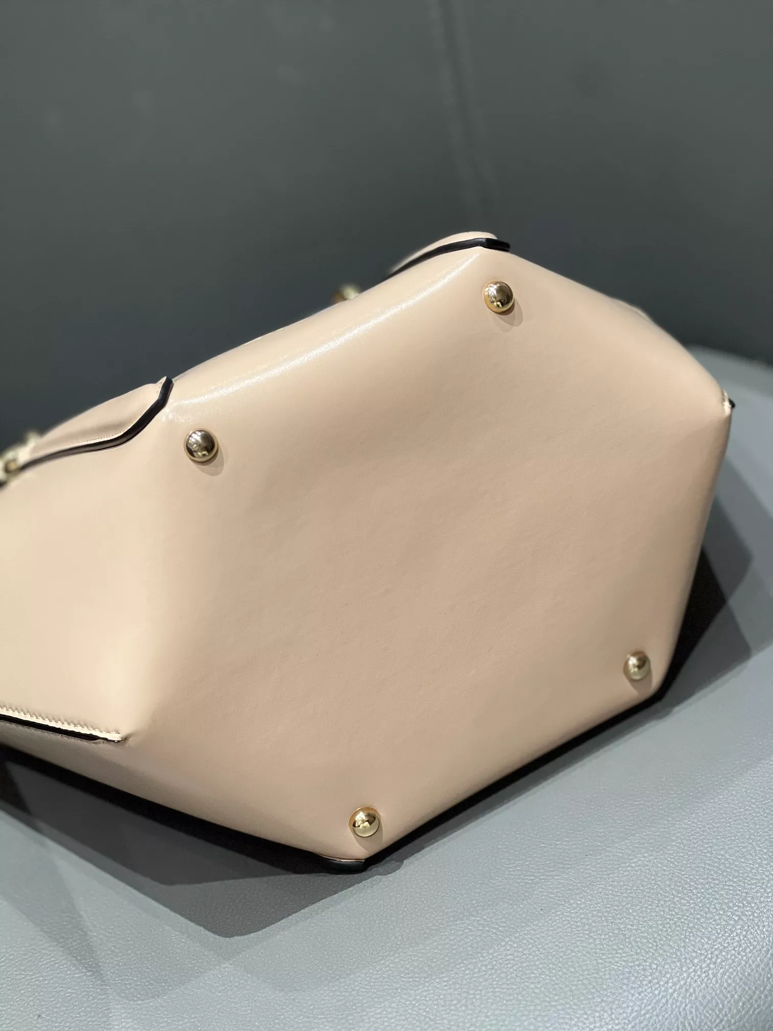 Gucci AAA Quality Handbags For Women Sophisticated 254