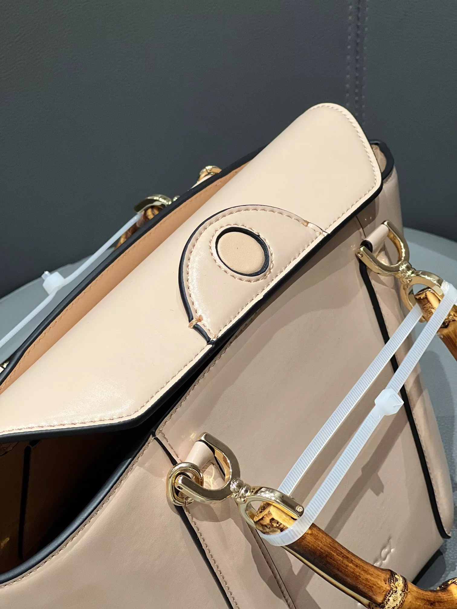 Gucci AAA Quality Handbags For Women Sophisticated 254