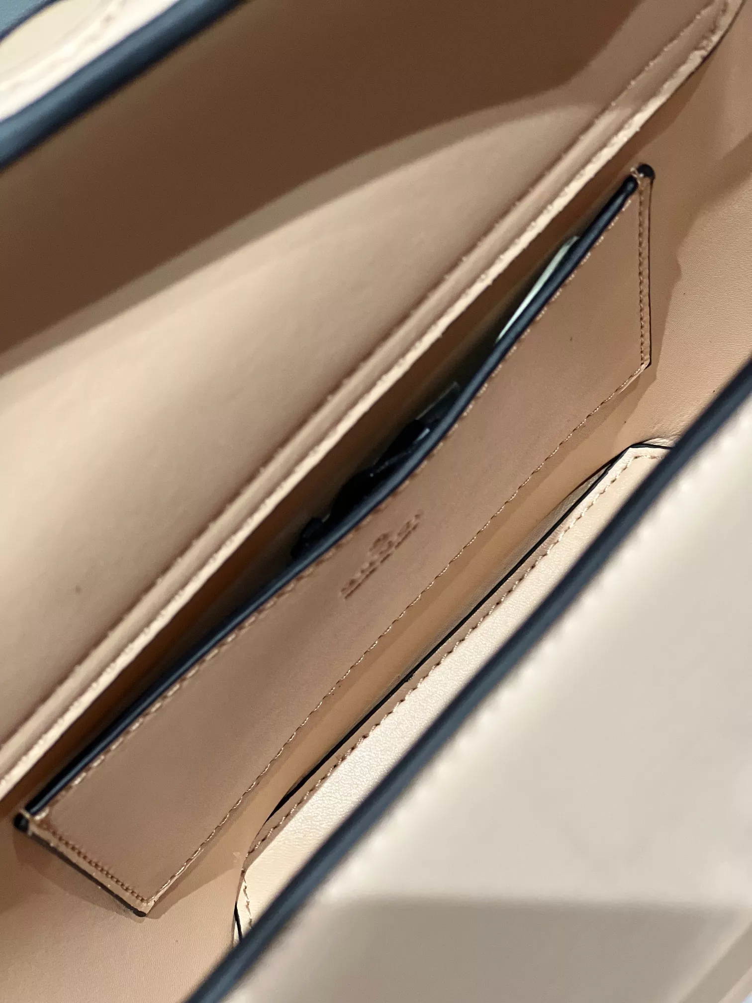 Gucci AAA Quality Handbags For Women Sophisticated 254