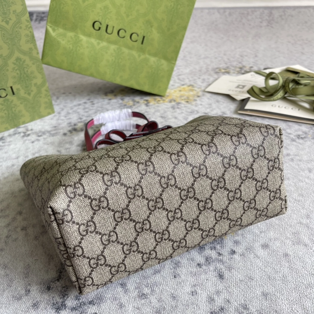 Gucci AAA Quality Handbags For Women Sophisticated 3239