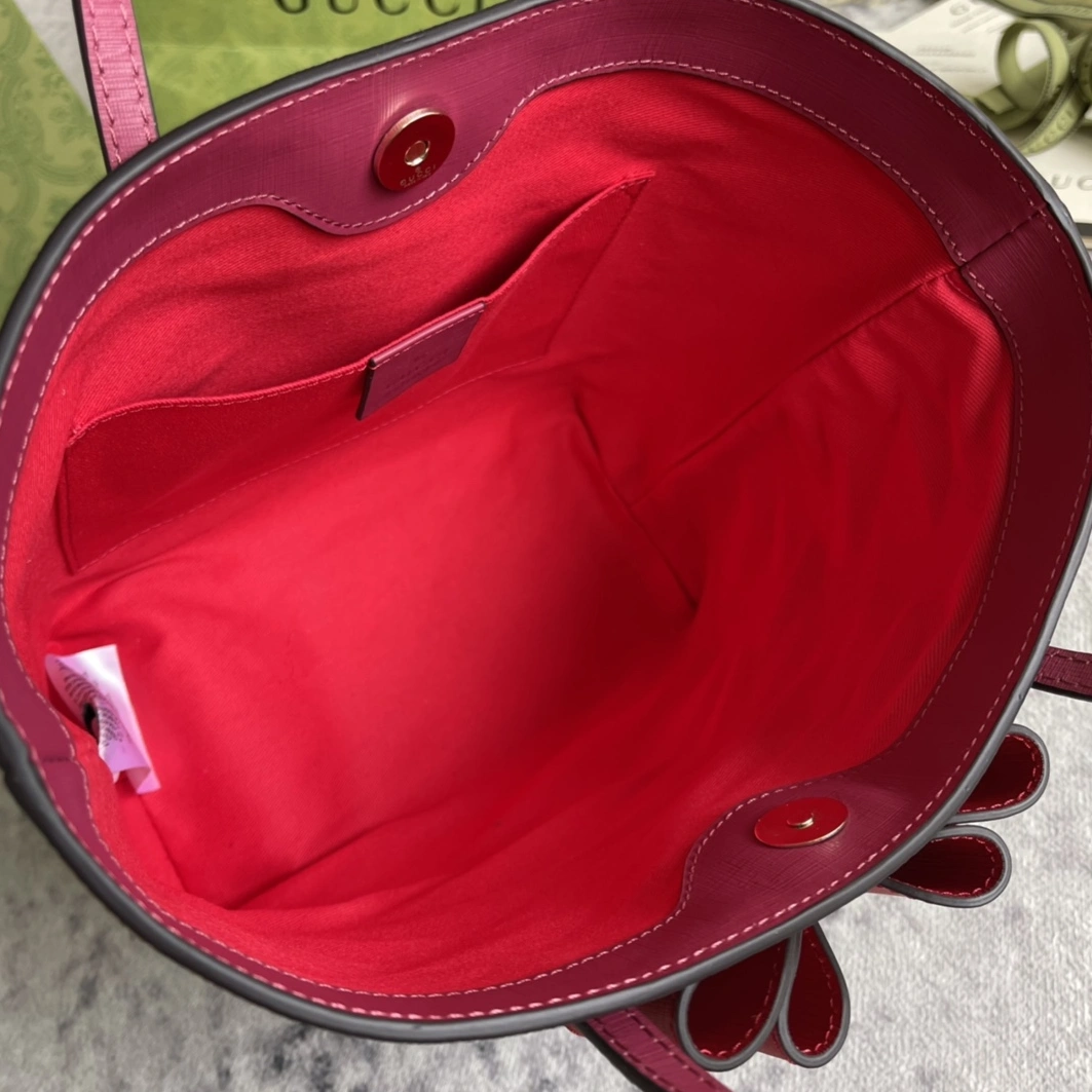 Gucci AAA Quality Handbags For Women Sophisticated 3239
