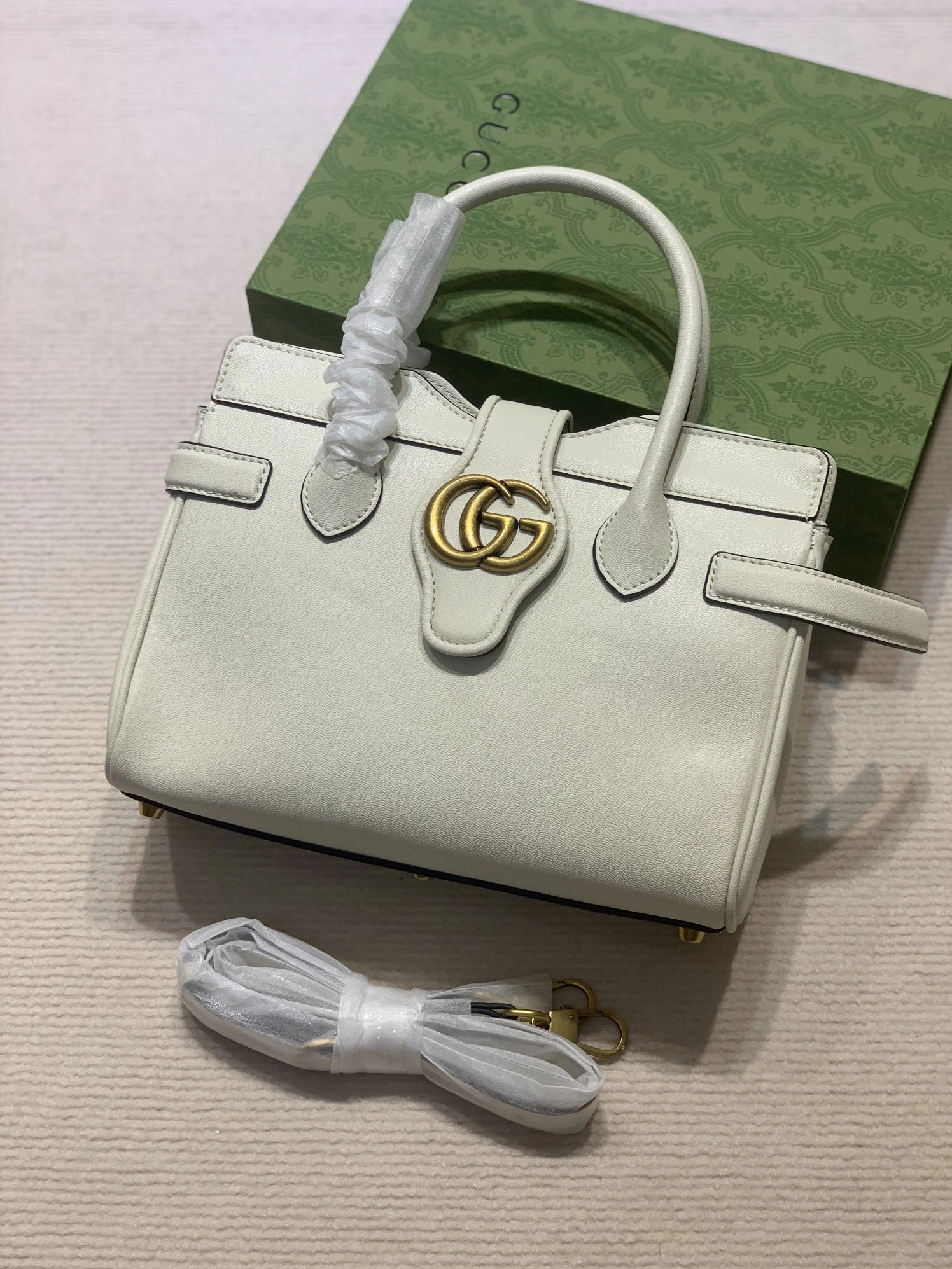 Gucci AAA Quality Handbags For Women Stylish 5695