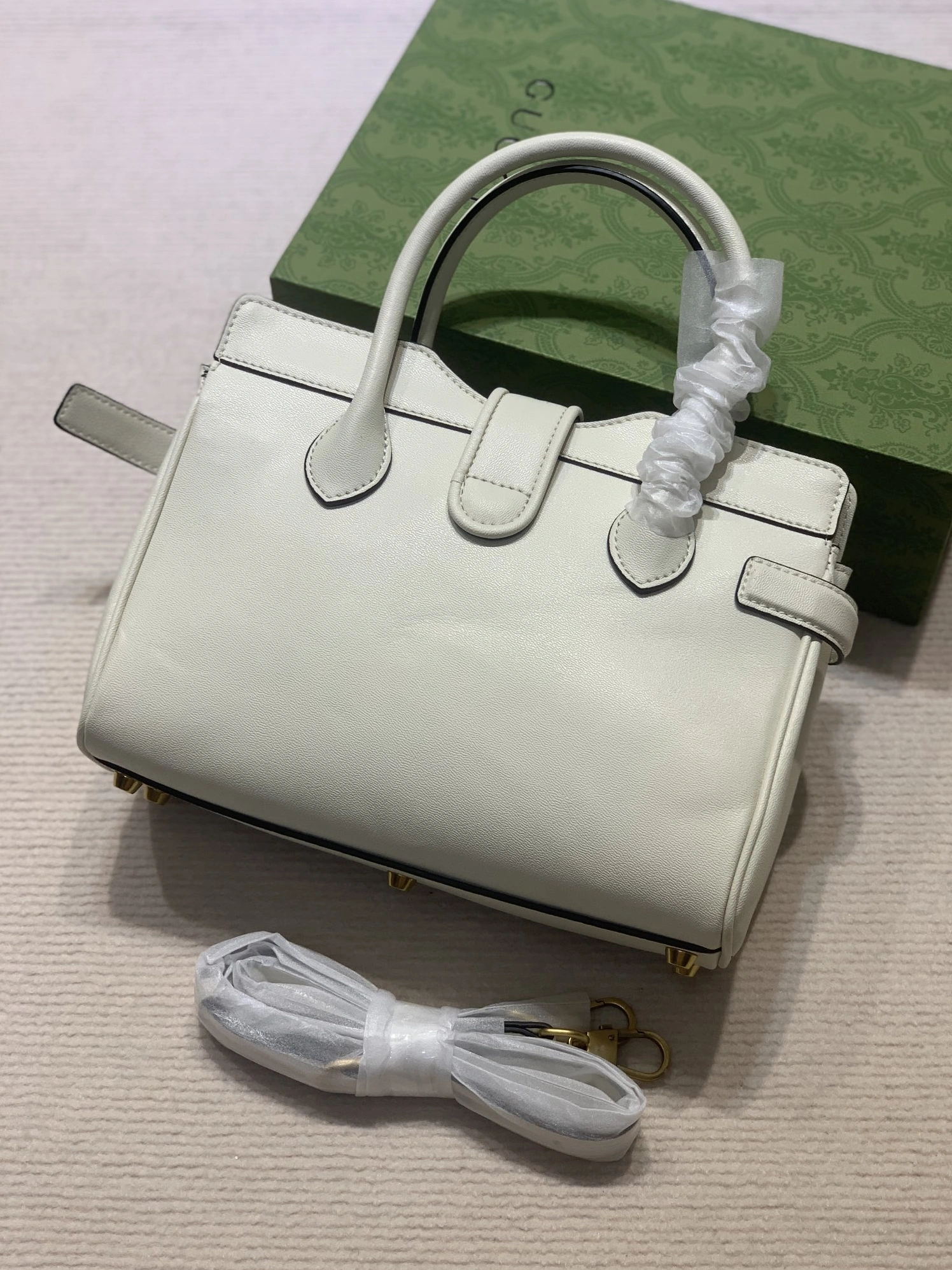 Gucci AAA Quality Handbags For Women Stylish 5695