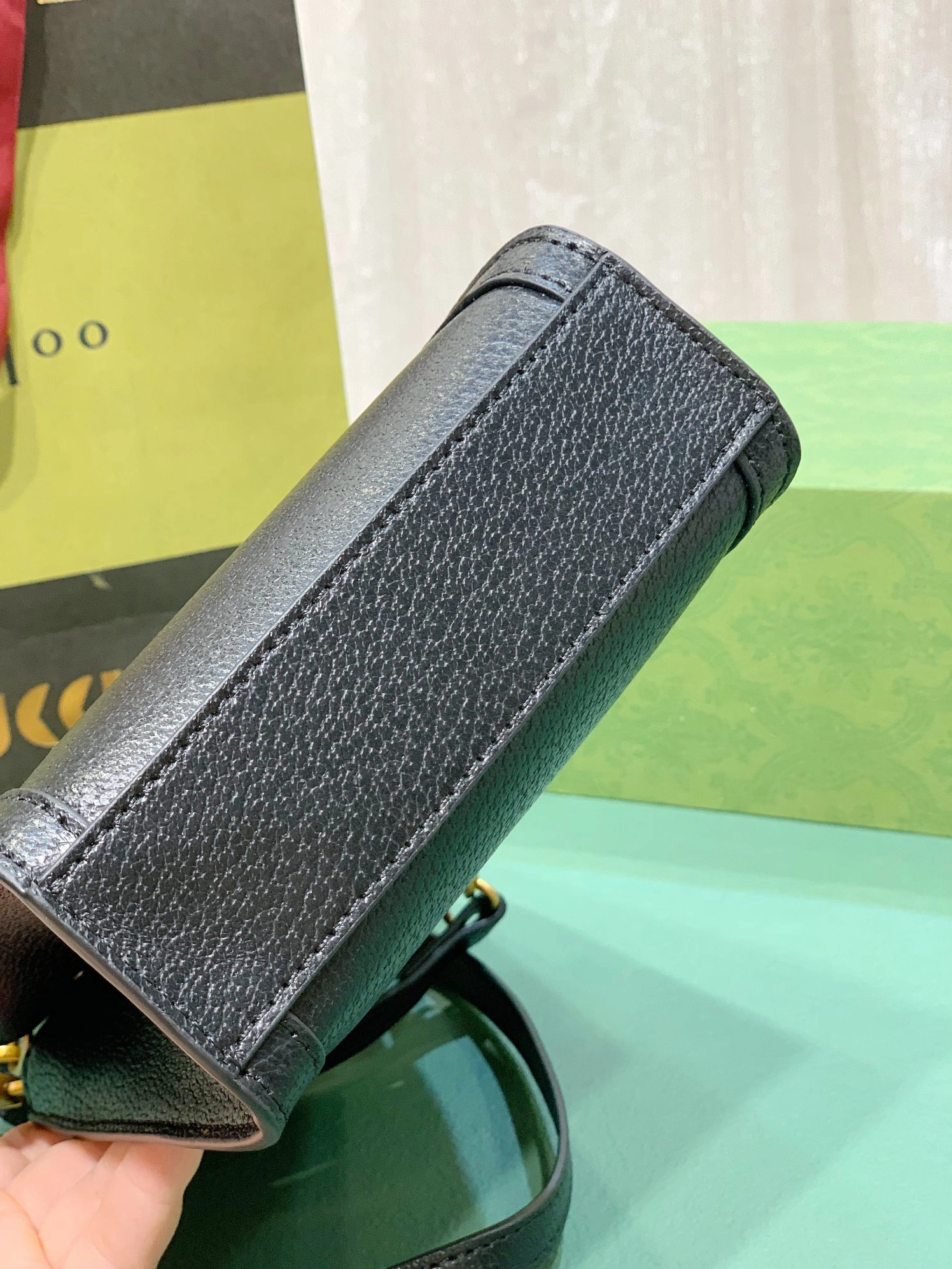 Gucci AAA Quality Handbags For Women Trendsetting 1074
