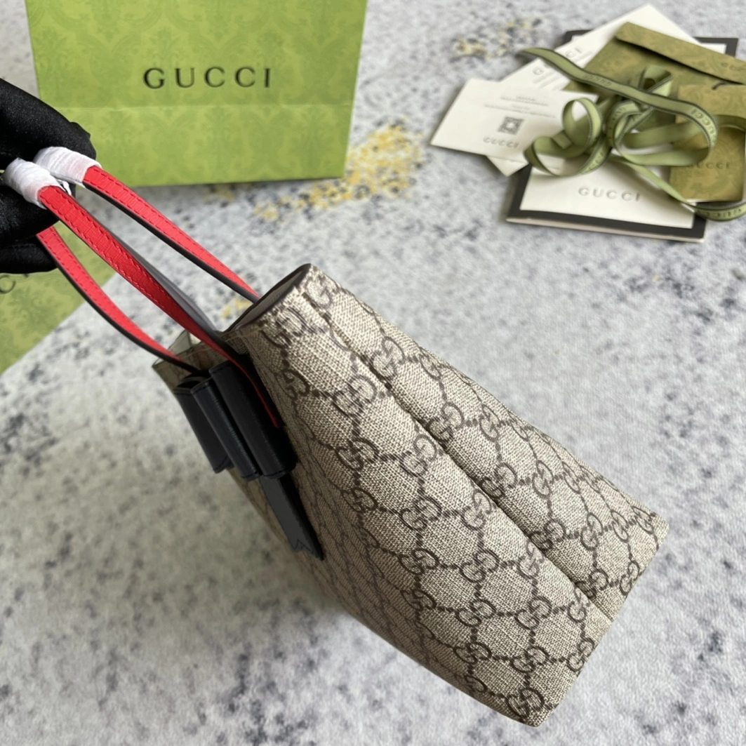 Gucci AAA Quality Handbags For Women Trendsetting 4518