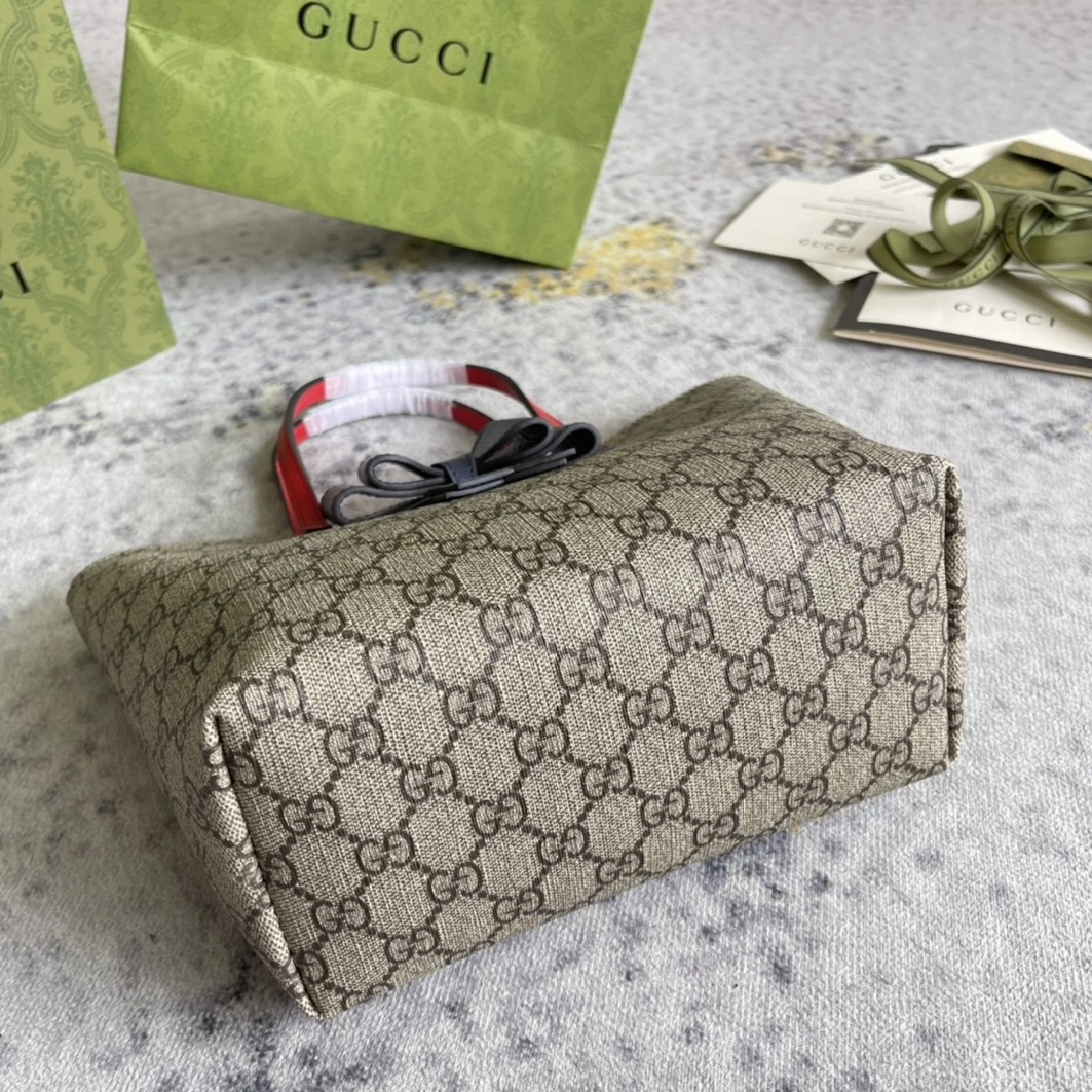 Gucci AAA Quality Handbags For Women Trendsetting 4518