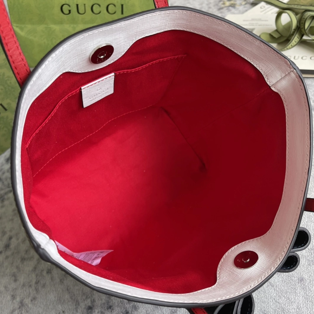 Gucci AAA Quality Handbags For Women Trendsetting 4518