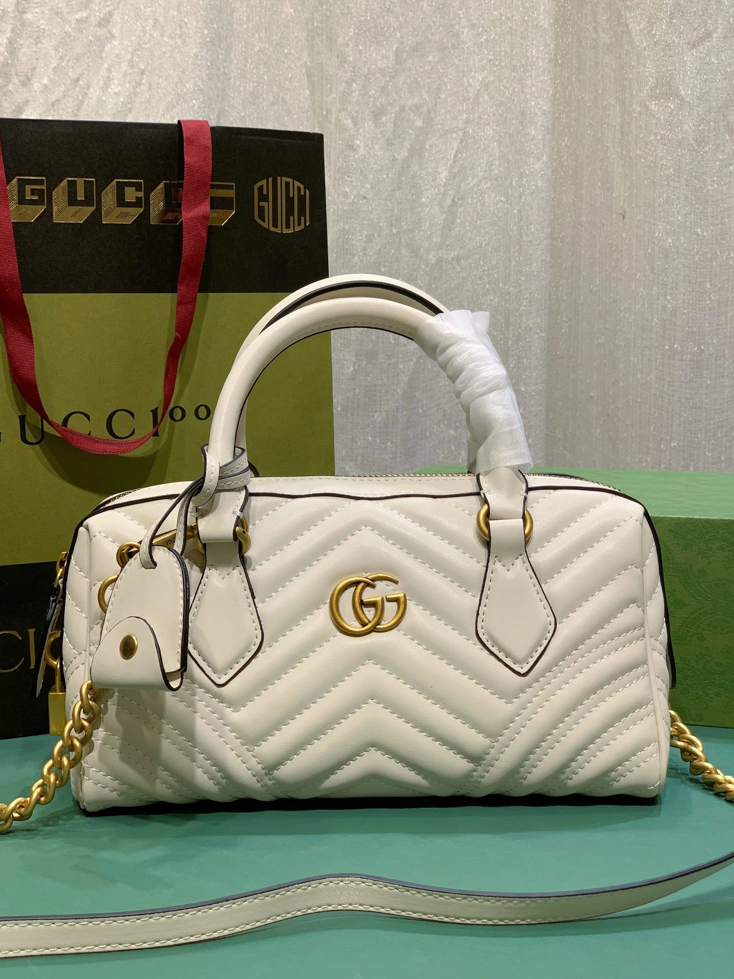 Gucci AAA Quality Handbags For Women Versatile 8329