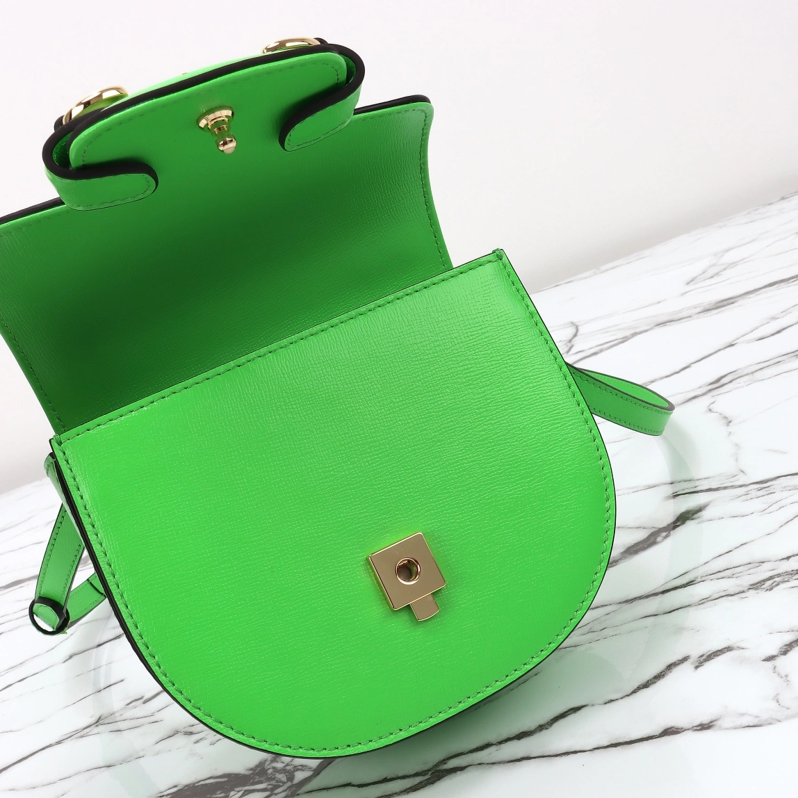 Gucci AAA Quality Handbags For Women Vibrant 4509