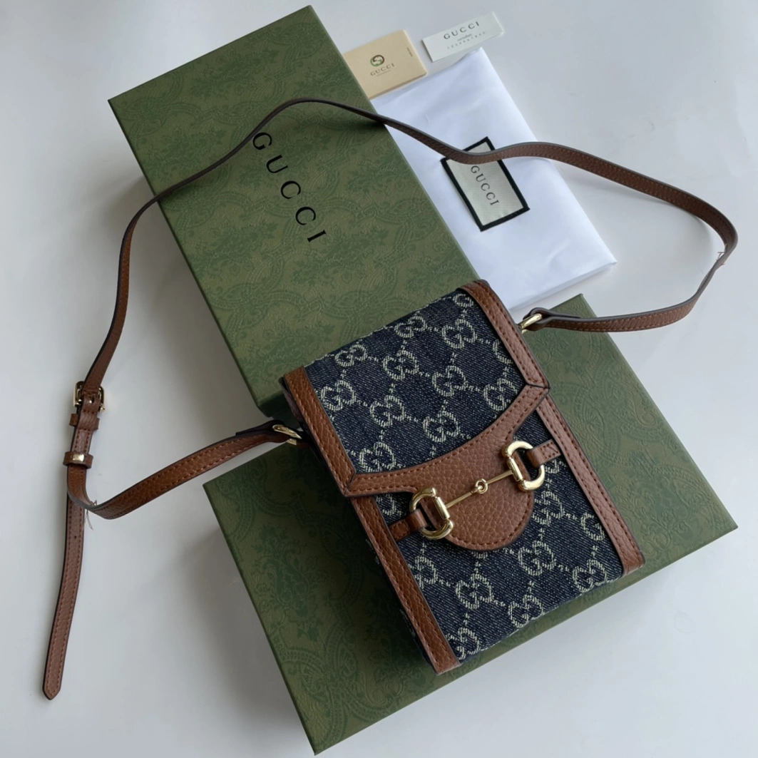 Gucci AAA Quality Messenger Bags Affordable 4469