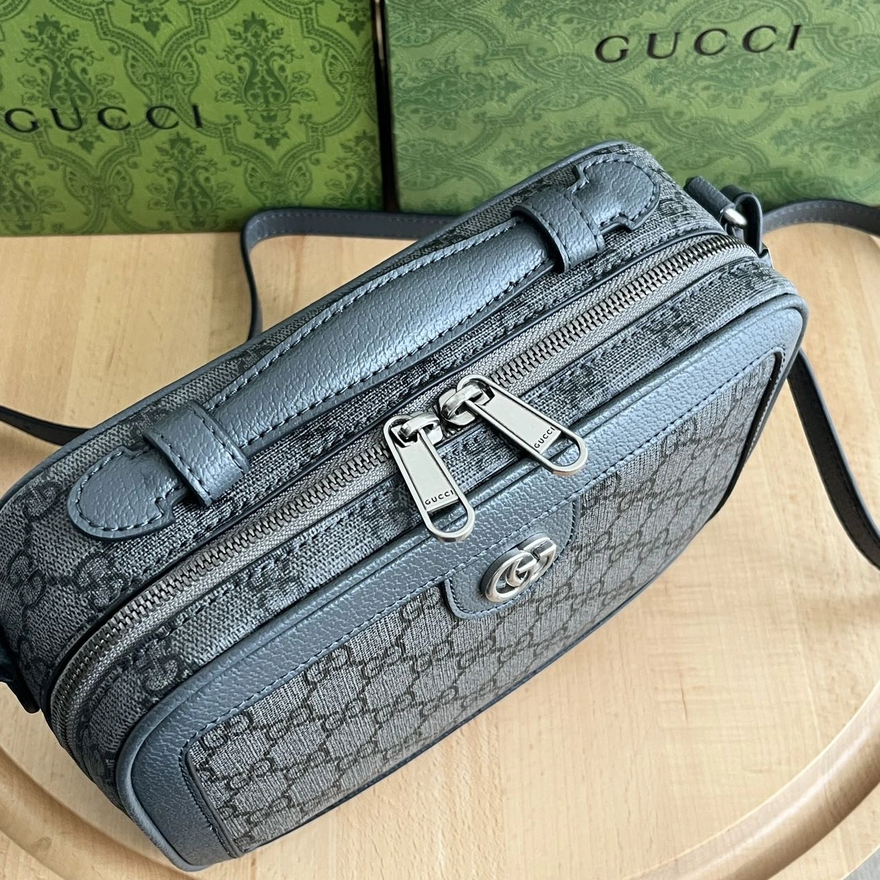 Gucci AAA Quality Messenger Bags For Unisex Cozy 9724