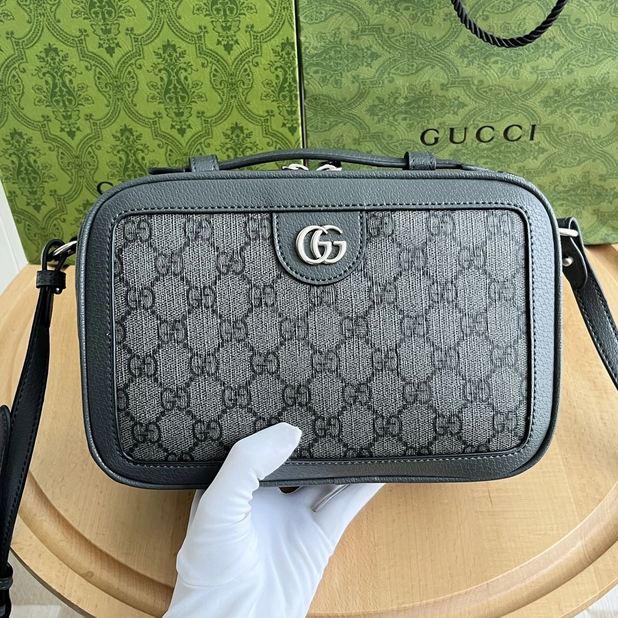 Gucci AAA Quality Messenger Bags For Unisex Cozy 9724