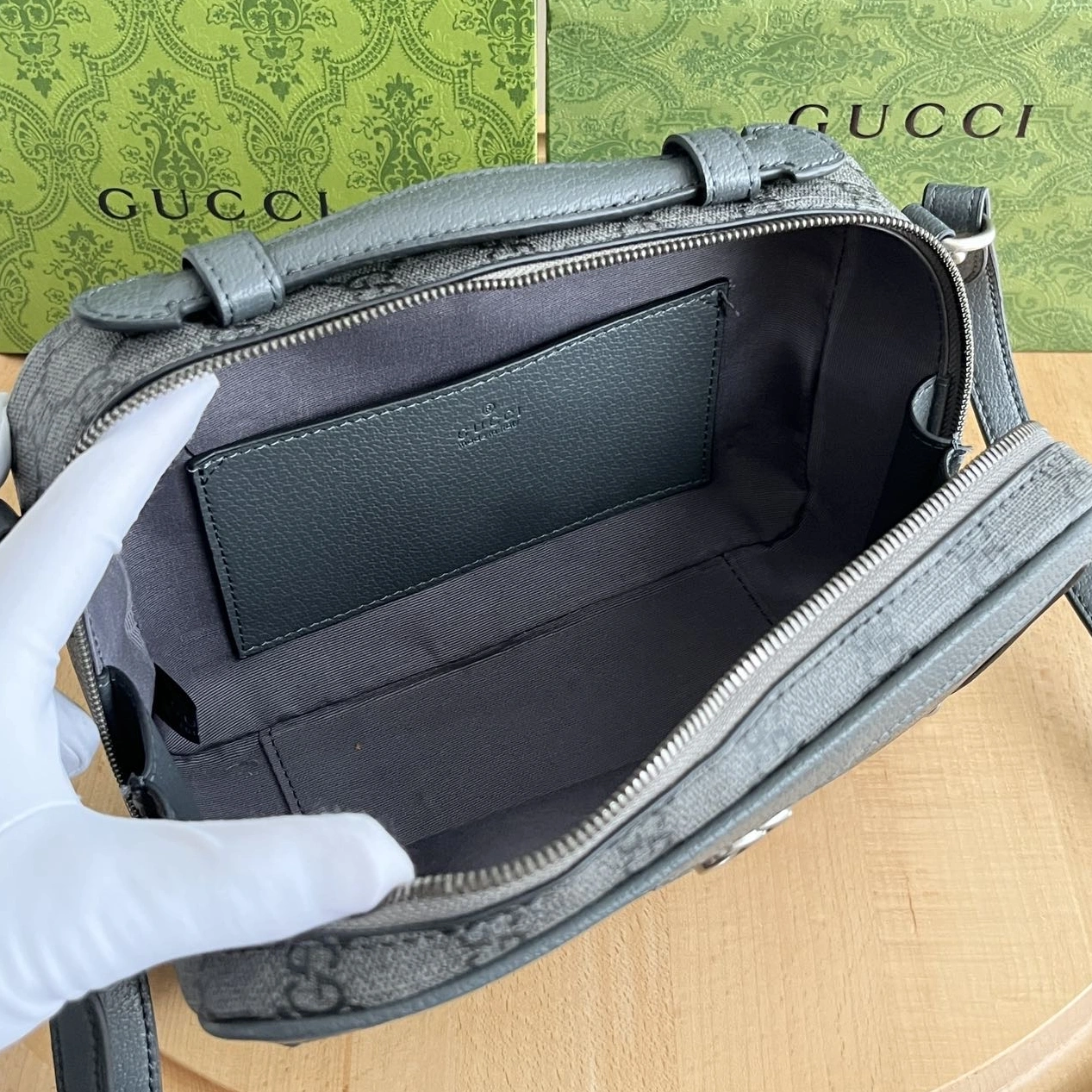 Gucci AAA Quality Messenger Bags For Unisex Cozy 9724