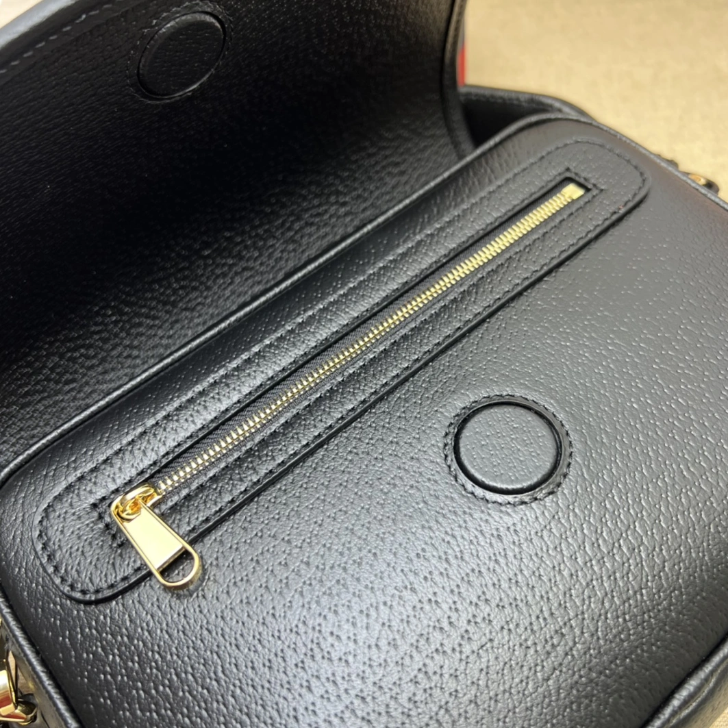 Gucci AAA Quality Messenger Bags For Unisex Fashionable 1134