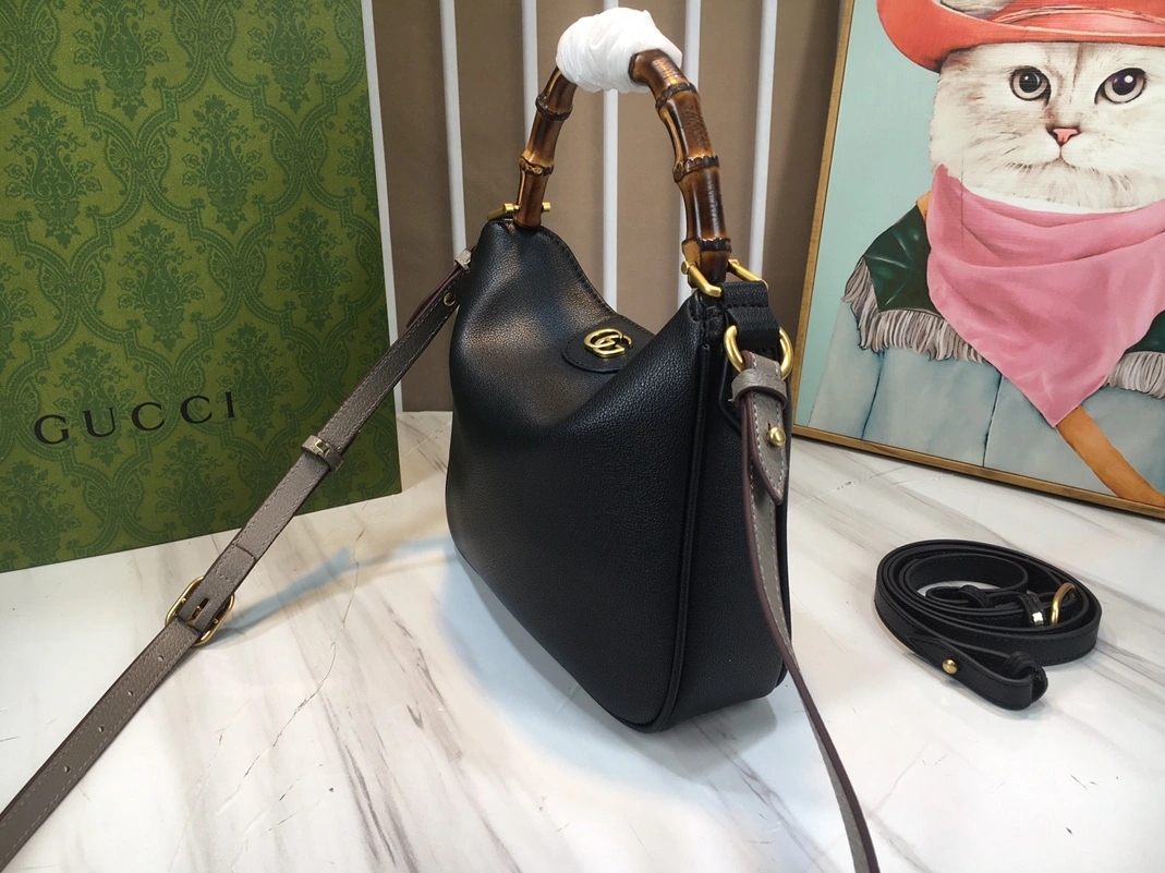 Gucci AAA Quality Messenger Bags For Women AllSeason 1019