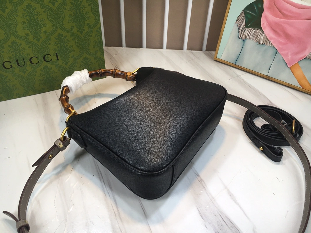 Gucci AAA Quality Messenger Bags For Women AllSeason 1019