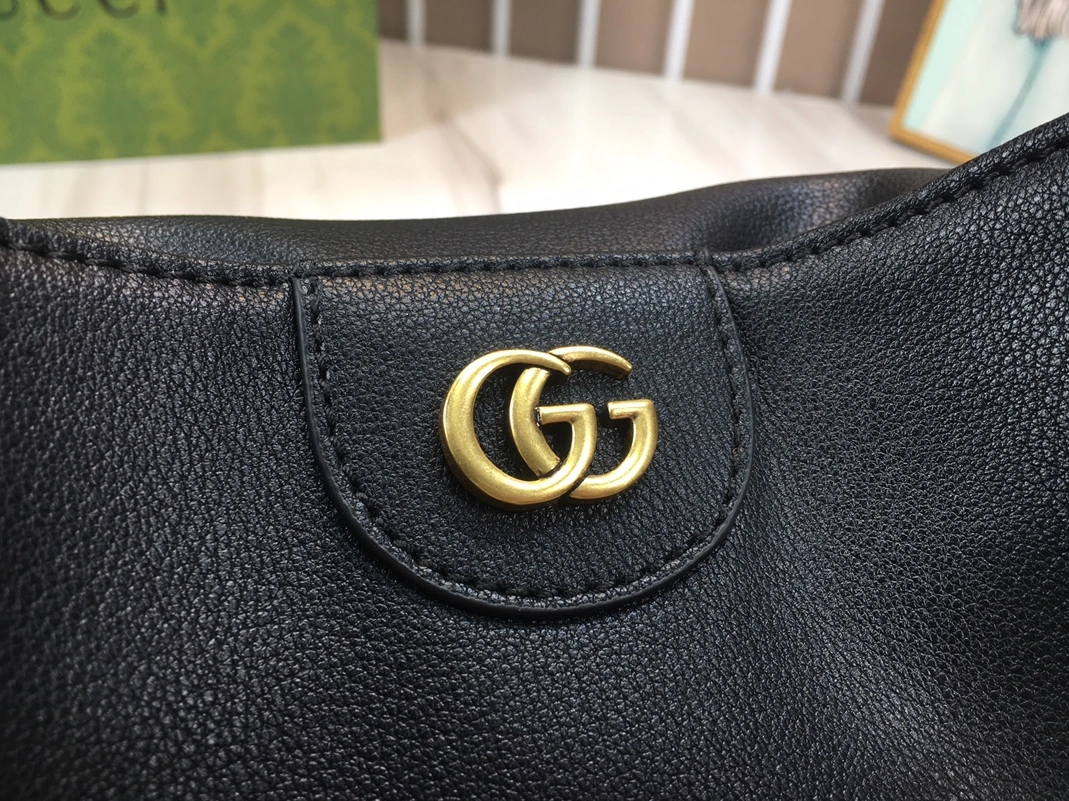 Gucci AAA Quality Messenger Bags For Women AllSeason 1019