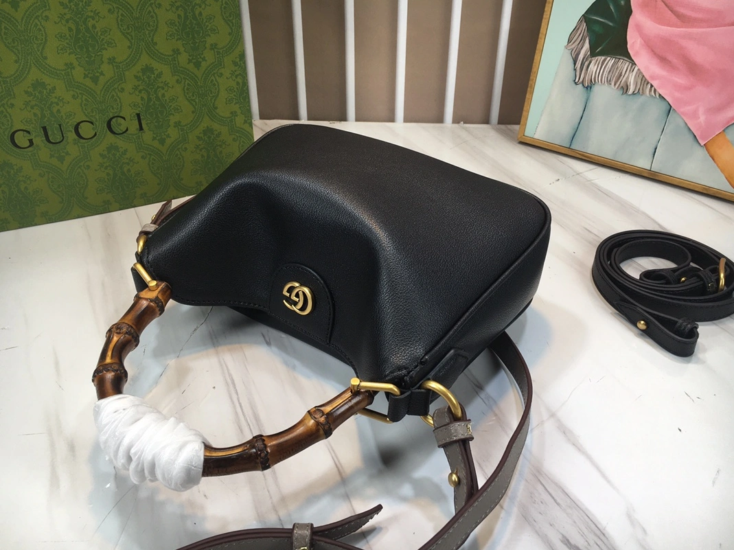Gucci AAA Quality Messenger Bags For Women AllSeason 1019