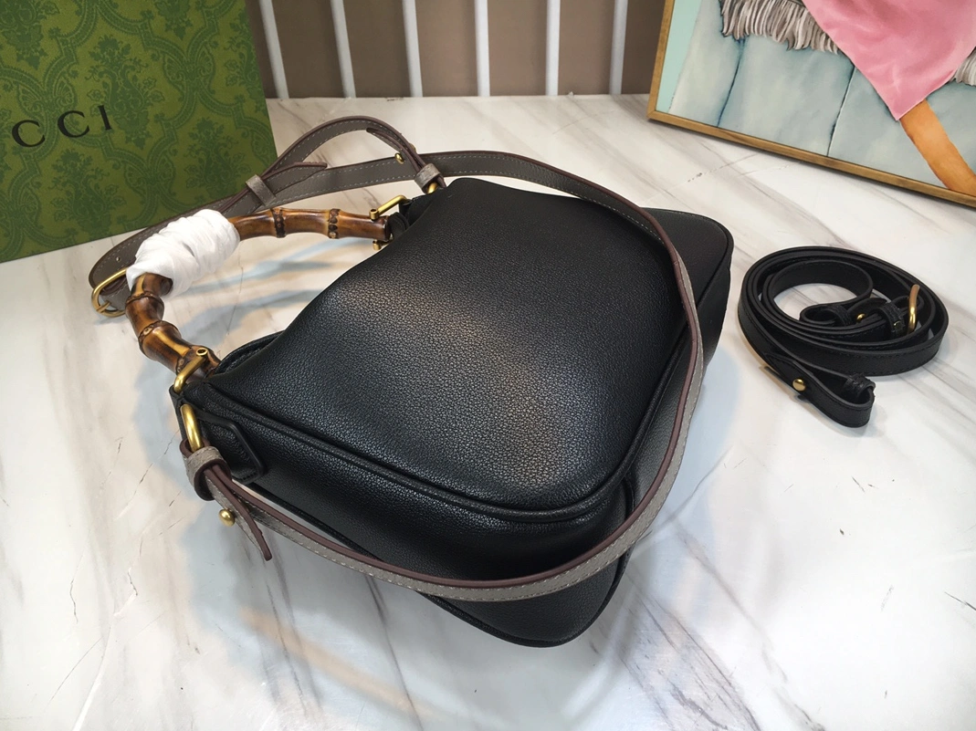 Gucci AAA Quality Messenger Bags For Women AllSeason 1019