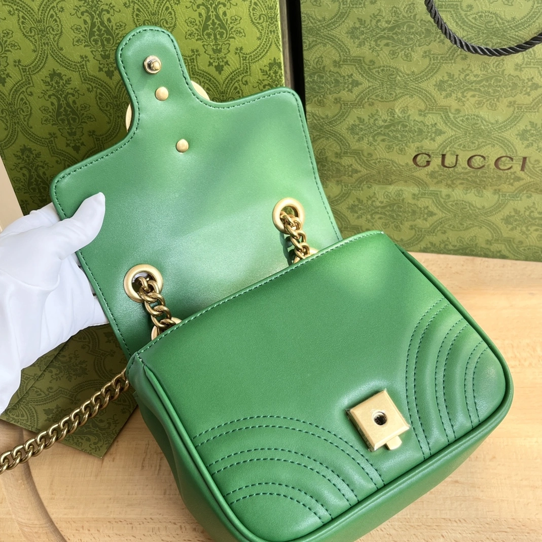 Gucci AAA Quality Messenger Bags For Women AllSeason 7551
