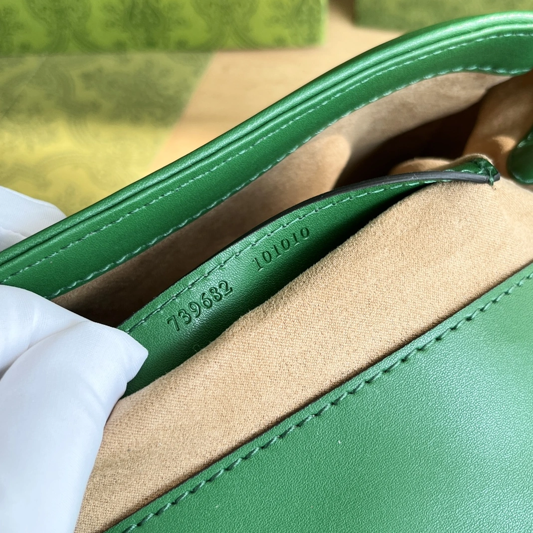 Gucci AAA Quality Messenger Bags For Women AllSeason 7551