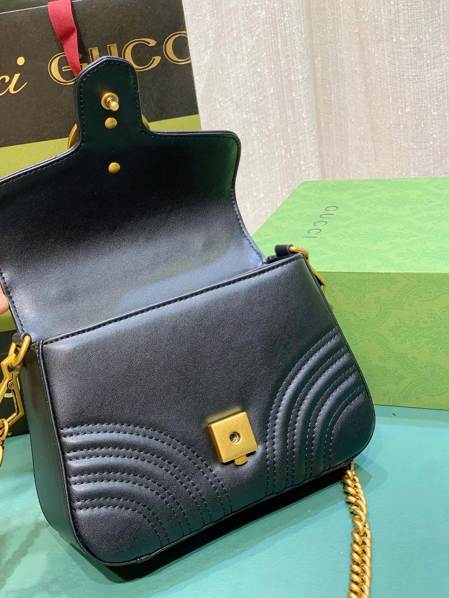 Gucci AAA Quality Messenger Bags For Women AllSeason 8218