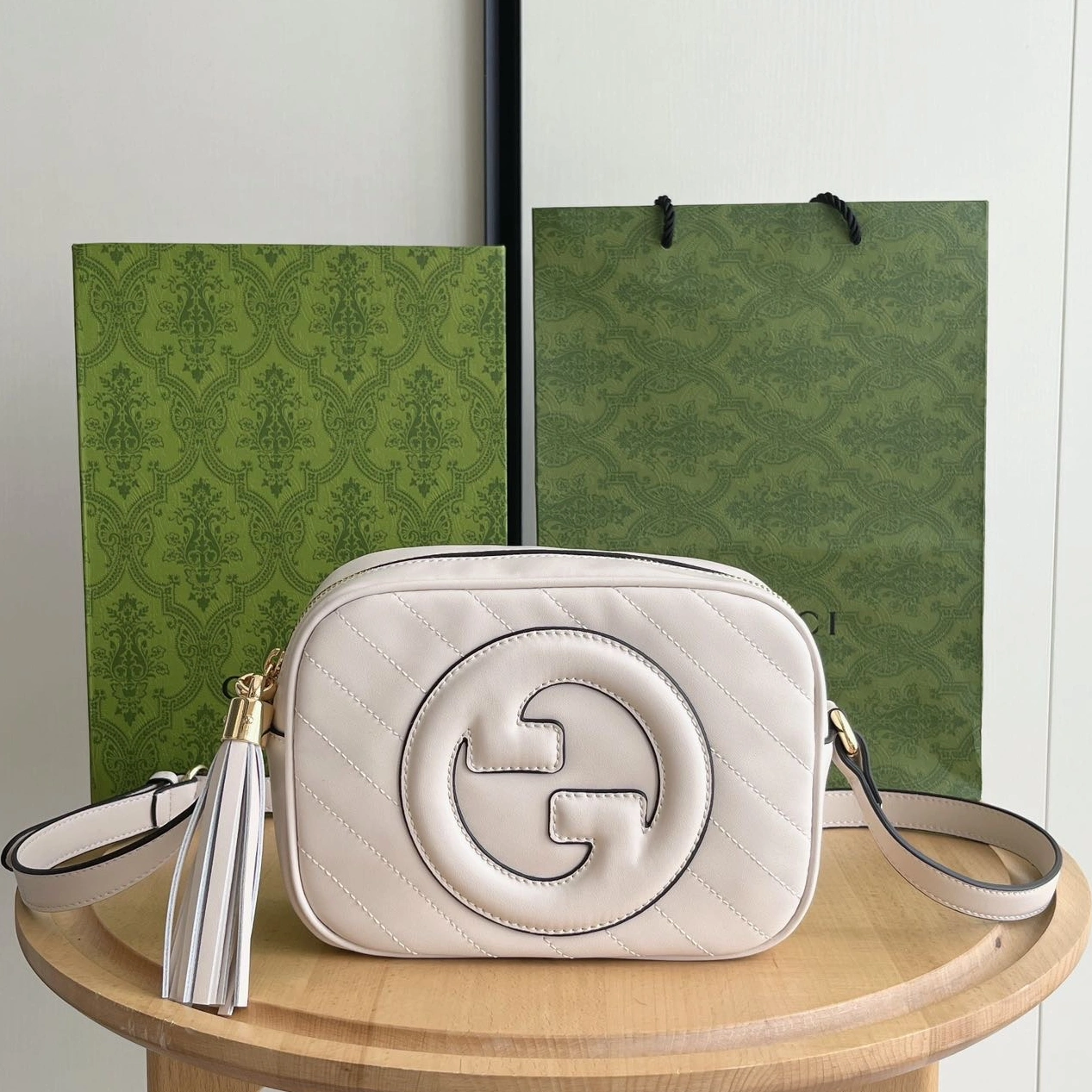 Gucci AAA Quality Messenger Bags For Women BestValue 2870